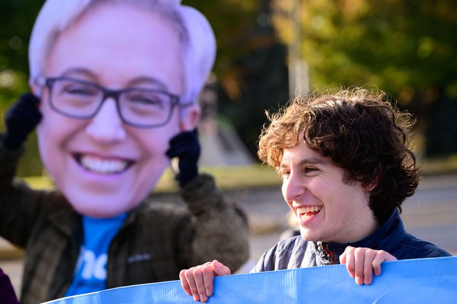 Tina Kotek je na vmesnih volitvah&nbsp;premagala republikansko tekmico Christine Drazan.&nbsp;FOTO: Mathieu Lewis-Rolland/AFP
