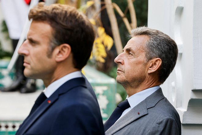 Nicolas Sarkozy in Emmanuel Macron sta si v marsičem podobna, čeprav sedanji predsednik izhaja iz leve politike. FOTO:&nbsp;Reuters
