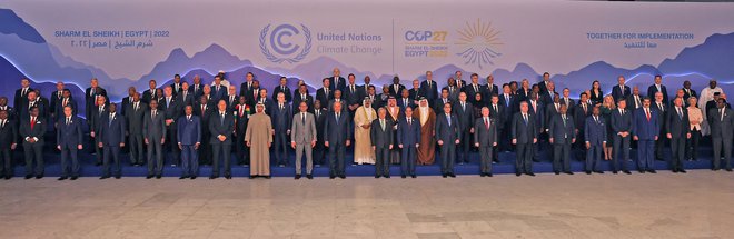Svetovni voditelji, zbrani na podnebni konferenci v Šarm el Šejku.
FOTO:&nbsp;Ahmad Gharabli/AFP
