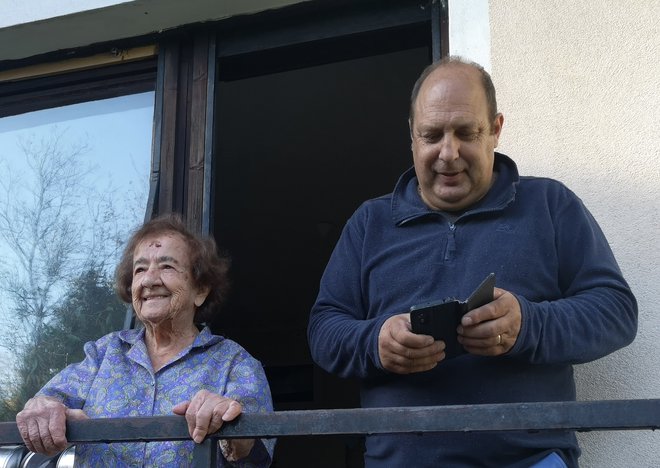 Zadnjih petnajst let živi pri svojem pranečaku Toniju Vintarju in njegovi družini na Podulaki. FOTO: Milan Glavonjić
