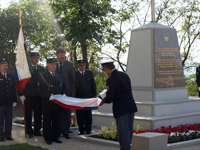 V Parku vojaške zgodovine Pivka so 14. septembra 2007 odprli spomenik slovenski osamosvojitveni vojni.&nbsp; FOTO KLARA ŠKRINJAR
