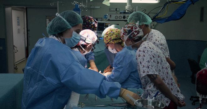 Poseg označujejo za vrh večletnega kliničnega angažmaja na področju transplantacij organov starejših donatorjev (fotografija je simbolična). FOTO: Reuters
