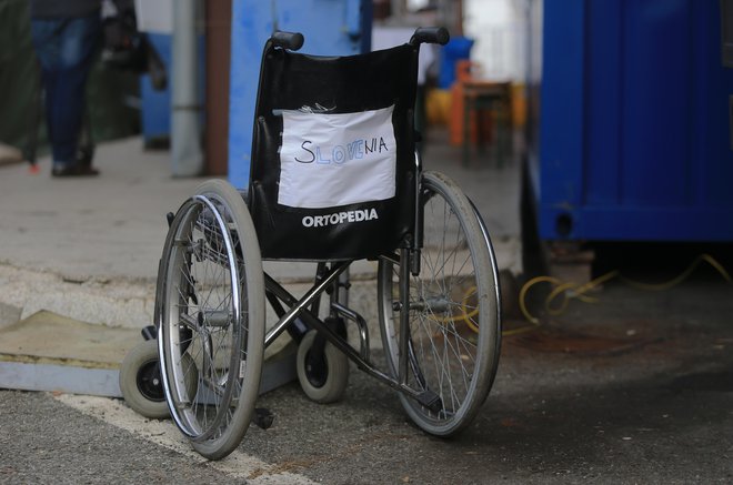 Tožnik je po odločbi Zpiza opredeljen kot 90-odstotni invalid. FOTO: Tadej Regent/Delo
