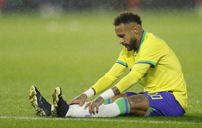 Brazilci stavi na Neymarja, ki je v letih, ko lahko največ da največjim favoritom za naslov svetovnega prvaka. FOTO: Benoit Tessier/Reuters
