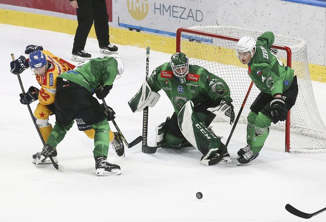 Hokejisti Olimpije so še drugič v zadnjih tednih klonili proti staremu znancu iz alpske lige Asiagu, tokrat na domačem ledu z 1:2. FOTO: Jože Suhadolnik
