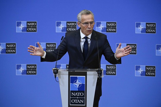 Nato ne vidi znamenj, da bi bila eksplozija na vzhodu Poljske rezultat načrtnega napada, je povedal generalni sekretar zavezništva Jens Stoltenberg. FOTO: John Thys/AFP
