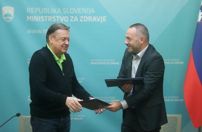 Včerajšnji sporazum med županom Jankovićem in ministrom Bešič Loredanom je prvi korak k sodelovanju ministrstva z občinami glede zagotavljanja dostopnosti do zdravstvenega sistema. FOTO: Blaž Samec
