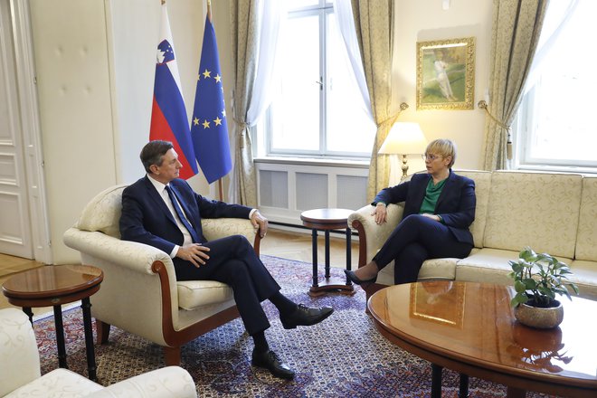 Bodoča predsednica Nataša Pirc Musar se privaja na novo funkcijo, tudi z obiskom pri odhajajočem predsedniku Borutu Pahorju. FOTO: Leon Vidic/Delo

