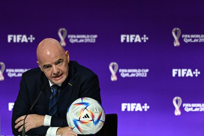 Prvi mož Svetovne nogometne zveze je podrobno predstavil številke.&nbsp;FOTO:&nbsp;Gabriel Bouys/AFP
