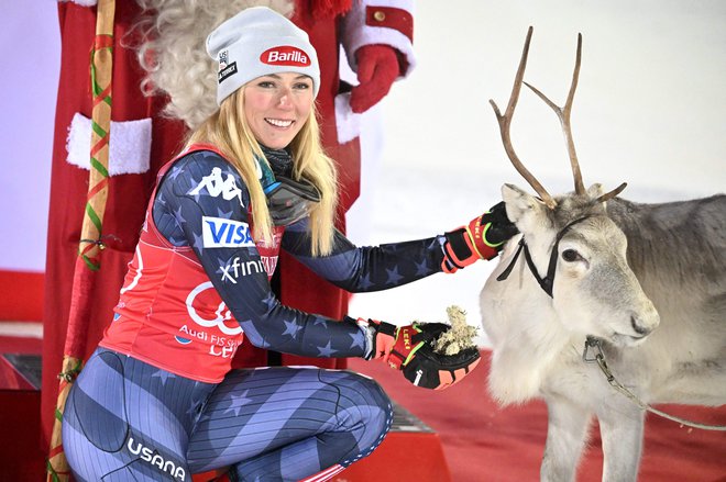 Mikaela Shiffrin je dobila tradicionalno nagrado, ki pripade najboljši v Leviju &ndash; severnega jelena.

FOTO:&nbsp;Jussi Nukari/AFP

