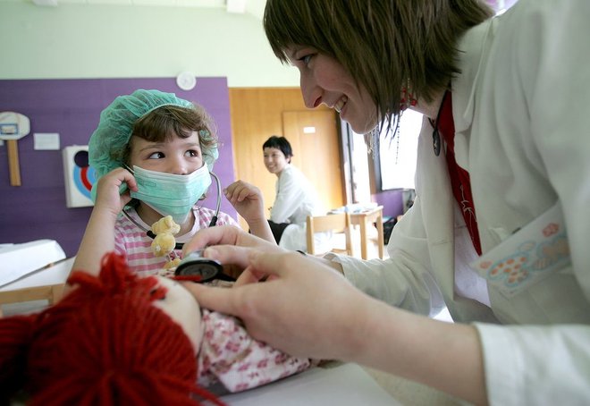 Družinskih zdravnikov in pediatrov primanjkuje povsod po&nbsp;državi, kažejo podatki ZZZS. FOTO: Media PRESS
