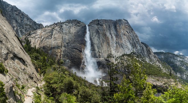 Yosemite, narodni park v Kaliforniji, je bil eden prvih naravnih čudežev, ki je tudi zaradi Johna Muira postal zaščiten kos narave.
FOTO: wikipedija
