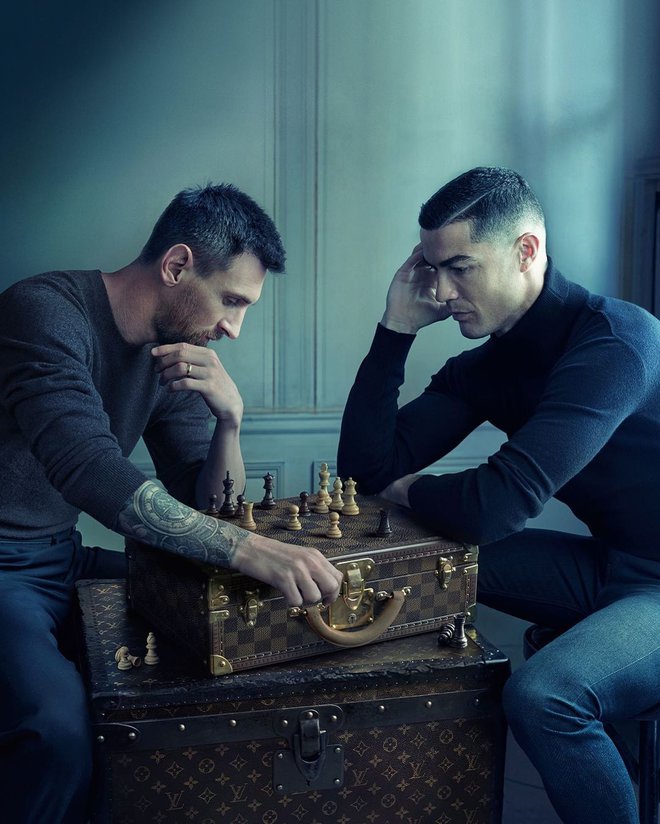 Cristiano Ronaldo (levo), Lionel Messi in Annie Leibovitz so ustavrili fotografijo leta. FOTO: Instagram
