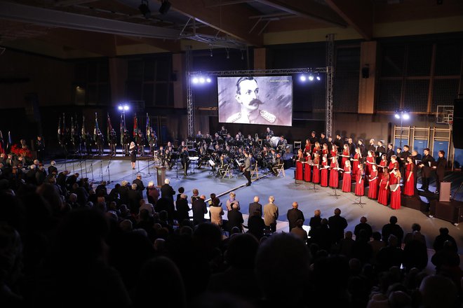 Rudolf Maister ostaja zgled pogumnega vizionarja, velike narodno zavedne osebnosti, intelektualca, častnika in kulturnika, ki se ni bal izpostaviti za visoke cilje slovenstva, kot jih je tedaj odlično razumel, je na slovesnosti povedal Borut Pahor. FOTO: Leon Vidic
