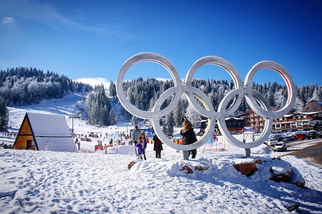 Olimpijski center Jahorina je najbolj priljubljen med smučarji z Zahodnega Balkana in iz Slovenije, v času epidemioloških omejitev pa so s skoraj povsem sproščenim režimom pritegnili tudi goste, ki sicer smučajo v Avstriji in Italiji. Foto: Fb Smučanje
