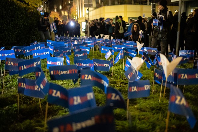 Po raziskavi Valicona je RTV Slovenija oktobra dosegla najnižjo do zdaj izmerjeno stopnjo zaupanja. FOTO:&nbsp;Črt Piksi/Delo
