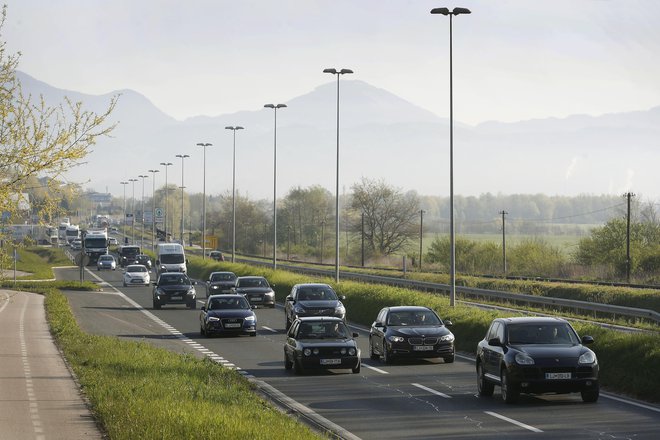 V Trzin se dnevno vozi 6.000 dleavcev in poslovnežev Foto: Vidic Leon
