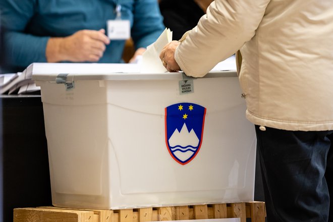 Okrajne volilne komisije a zdaj sporočajo zgolj podatke o volilni udeležbi na referendumu o noveli zakona o vladi. FOTO:&nbsp;Črt Piksi/Delo
