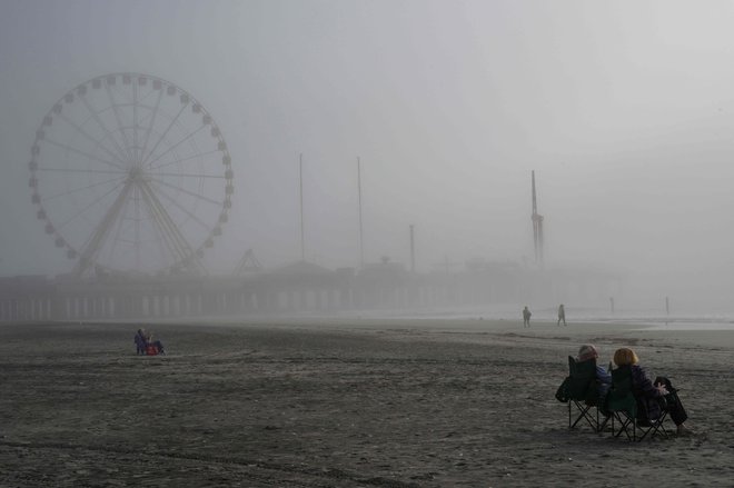 Megla ni samo naravni pojav, še več je figurativne zamegljenosti. &nbsp;

FOTO: Angela Weiss/Afp
