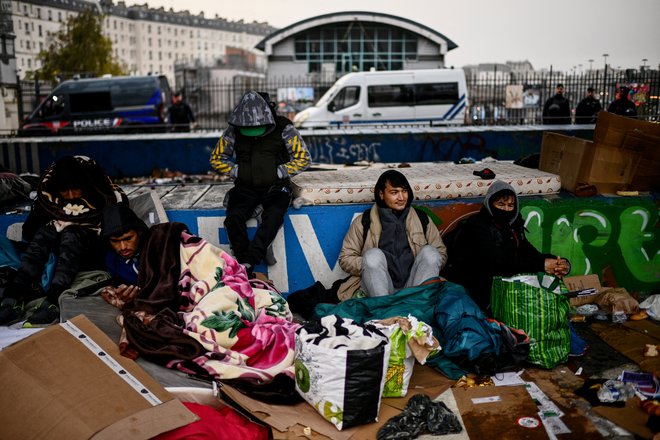 Kljub pomoči številnih nevladnih organizacij mnogi pribežniki nimajo kam. FOTO: Christophe Archambault/Afp
