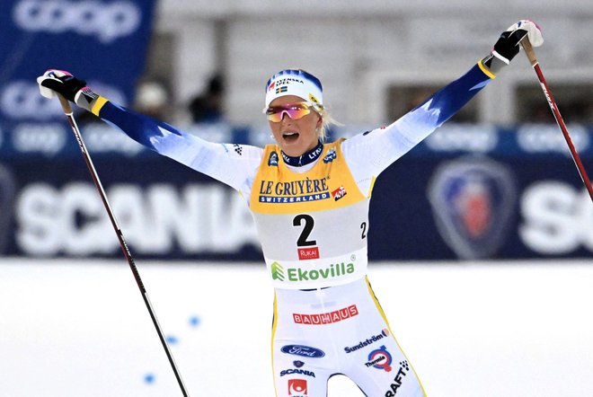 Frida Karlsson se je razveselila lepega uspeha. FOTO: Heikki Saukkomaa/AFP
