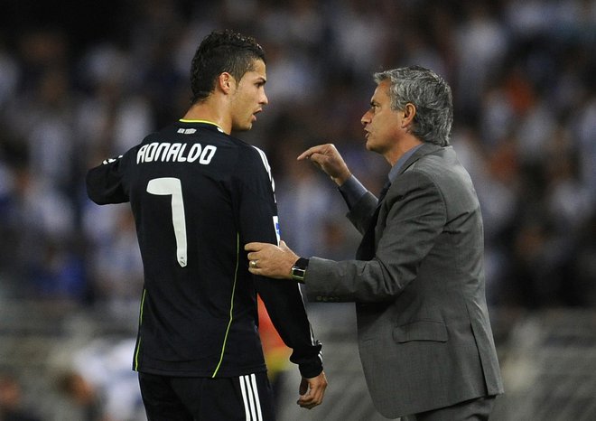 Cristiano Ronaldo in Jose Mourinho iz leta 2010, ko sta bila del madridskega Reala. FOTO: Felix Ausin Ordonez/Reuters
