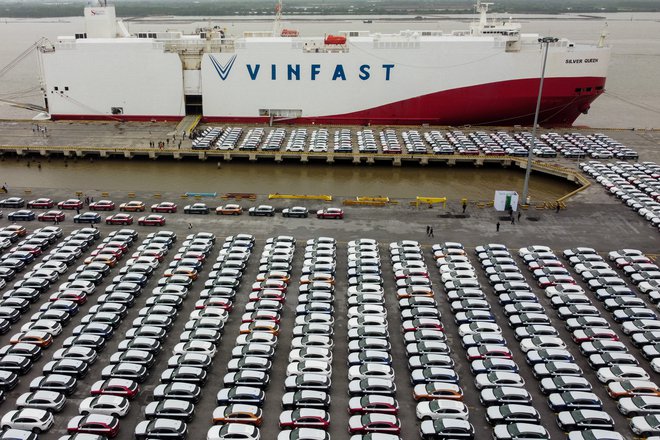 V prvi pošiljki Vinfastovih avtomobilov v ZDA je bilo 999 vozil. To je vietnamska številka za srečo.

FOTO: Staff Reuters
