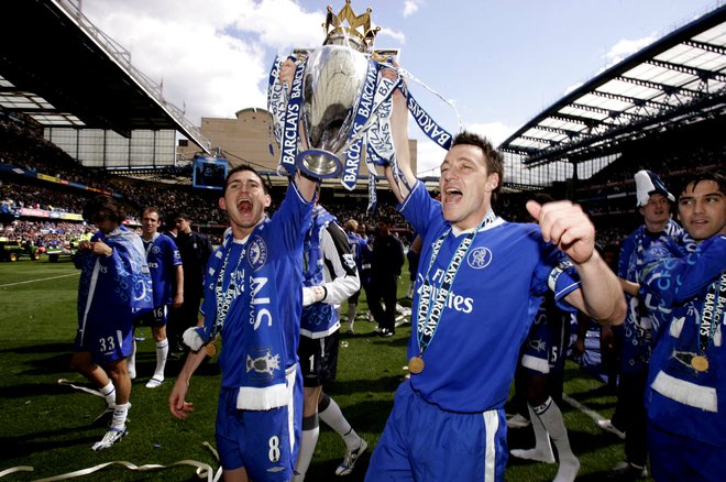 John Terry (desno) je legenda Chelseja, a tudi mož, ki je znal zakuhati marsikatero neprijetnost. FOTO: Darren Walsh/Reuters
