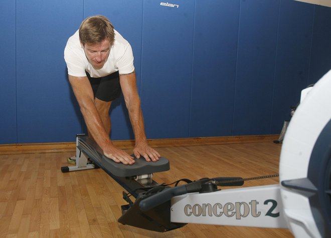 Trening Iztoka Čopa. Iztok je seveda veliki ljubitelj veslanja na suhem. FOTO: Mavric Pivk/Delo 
