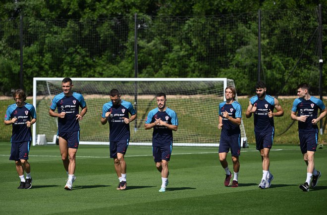 Luka Modrić (levo) in soigralci so motivirani za spopad z Belgijo. FOTO: Ozan Kose/AFP
