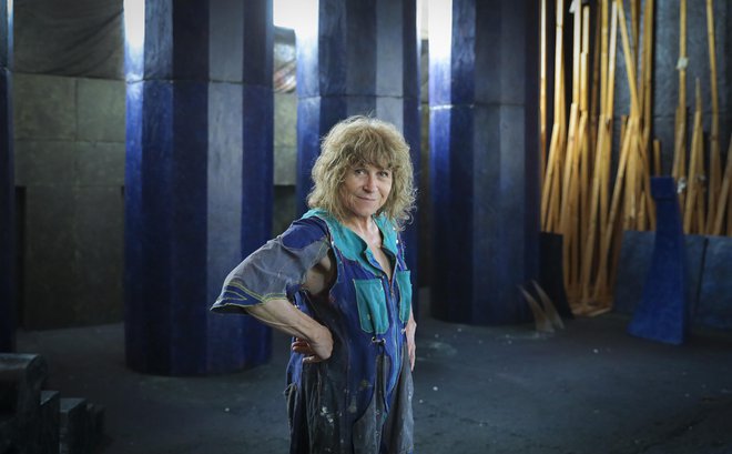 Režiserka, umetnica in performerka Ema Kugler je ena od dobitnic letošnje Prešernove nagrade. FOTO: Jože Suhadolnik
