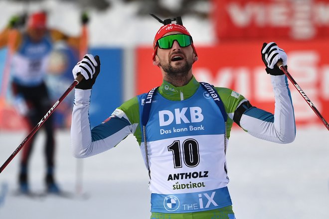 Najboljši slovenski biatlonec Jakov Fak z 21 mestom ni bilnajbolj zadovoljen, a jutri je na sproedu še zasledovalna tekma, na kateri bodo štirje slovenski biatlonci. FOTO: Marco Bertorello/AFP
