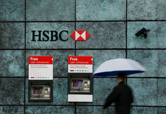 Mednarodna banka HSBC je zaprla poslovalnice in se usmerila v digitalizacijo. FOTO: Stefan Wermuth/Reuters
