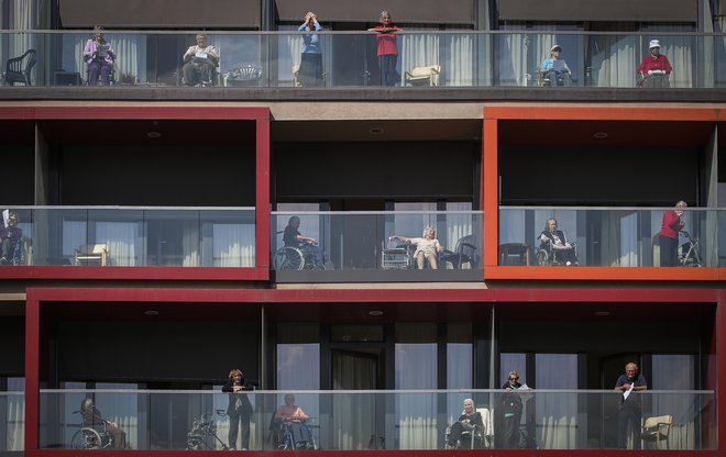 Fotografija je simbolna. Center starejših Trnovo v času covida-19. FOTO: Jože Suhadolnik
