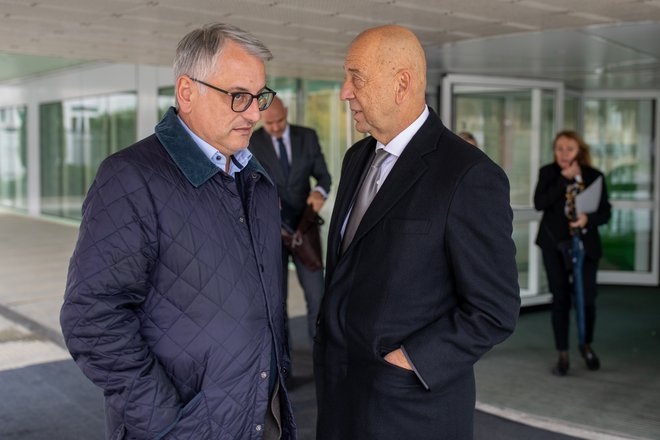 Ministrstvo za gospodarstvo, ki ga vodi Matjaž Han (levo) in Gospodarska zbornica Slovenije, kjer je na čelu Tibor Šimonka, so pri pripravi zakona intenzivno sodelovali. FOTO: Voranc Vogel/Delo
