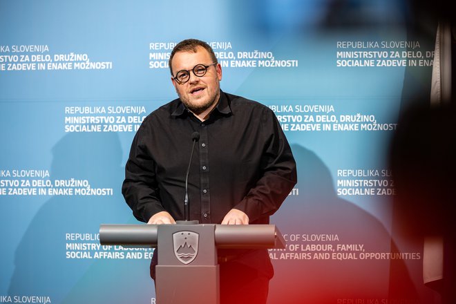 Del vlade, ki bo povezoval stanovanjsko politiko, ekonomsko demokracijo in dolgotrajno oskrbo, bo vodil Simon Maljevac. FOTO: Črt Piksi
