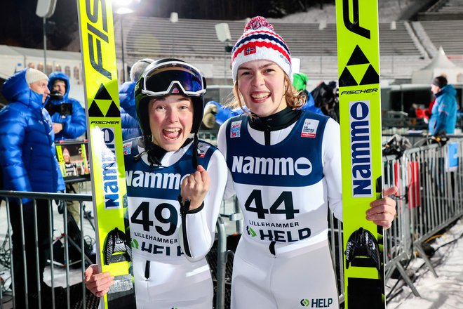 Norvežanki Silje Opseth (levo) in Anna Odine Støm sta imeli v Lillehammerju dodaten razlog za veselje. FOTO: Geir Olsen/AFP
