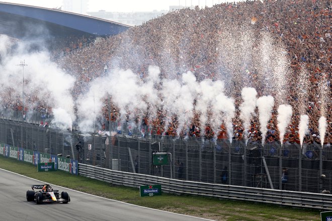 Vzdušje po letošnji drugi zaporedni zmagi domačina Maxa Verstappna&nbsp;je bilo nepozabno. FOTO: Yves Herman/Reuters
