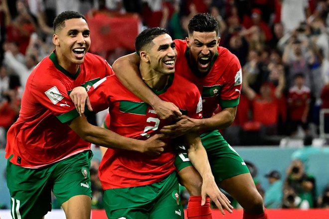 Achraf Hakimi (v sredini) je eden od ključnih maroških junakov. FOTO: Javier Soriano/AFP
