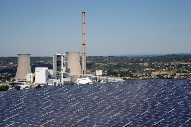 Sončne elektrarne ostajajo najhitreje rastoč segment izkoriščanja obnovljivih virov energije. FOTO: Jean-Paul Pelissier/Reuters
