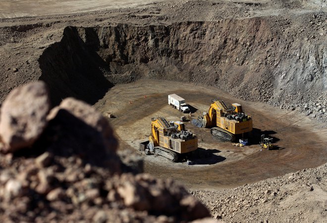 V zadnjem desetletju so rudarske družbe znižale investicije v izkoriščanje surovin. FOTO: Ivan Alvarado/Reuters
