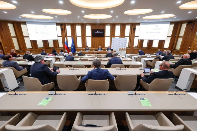 Pred ponedeljkovo prvo sejo državnega sveta v novi sestavi še potekajo dogovori glede podpore kandidatom za njegovega predsednika. FOTO: Nebojša Tejić
