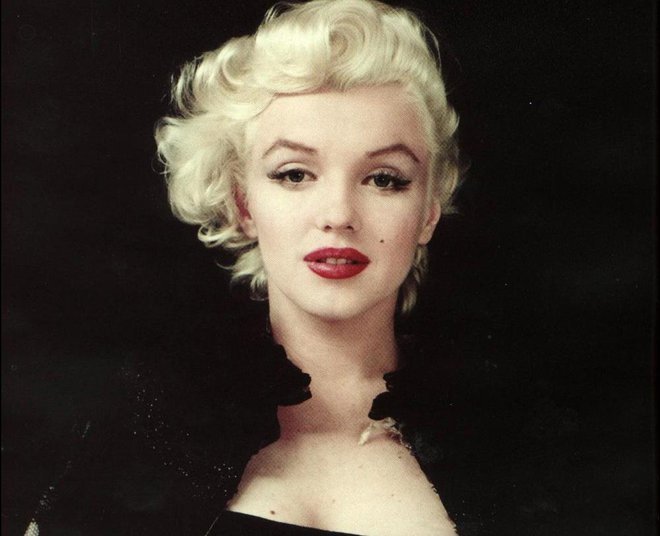 Marilyn Monroe:&nbsp;V enem od zadnjih intervjujev jo je novinar vprašal &raquo;Kakšni ljudje so dvojčki?&laquo; Jekyll in Hyde, dva v enem, je odgovorila. &raquo;In to ste vi?&laquo; &raquo;Ne, jaz sem več kot dva. Jaz sem toliko različnih ljudi. Včasih me šokirajo. Tako bi si želela, da bi bila včasih samo jaz.&laquo; FOTO: Arhiv Delo
