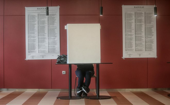 Med spreminjanjem zakonodaje lahko kreativno risanje zemljevidov volilnih enot vpliva na rezultat volitev. FOTO: Blaž Samec/Delo
