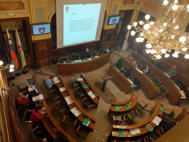 Konstituitivno sejo Mestnega sveta MOL je vodil Marjan Sedmak, najstarejši svetnik. FOTO: Aleš Stergar
