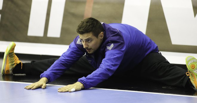 Matevž Skok in soigralci odhajajo na Ciper. FOTO: Jože Suhadolnik/Delo
