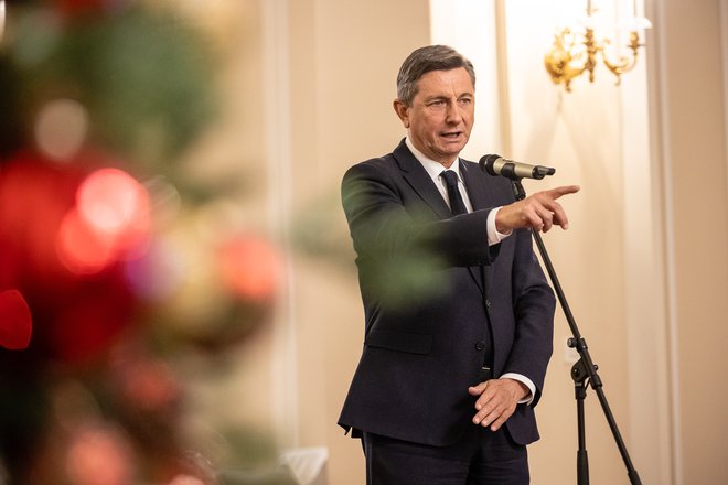 Borut Pahor na ponedeljkovi podelitvi nagrad za t. i.&nbsp;faco leta. FOTO: Črt Piksi/Delo
