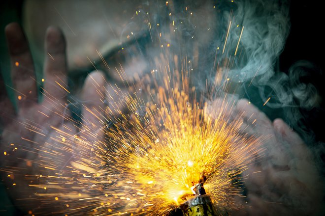 V Sloveniji so bile lani 104 kršitve zakona o eksplozivih in pirotehničnih izdelkih, kar je okoli 20 kršitev več od povprečja zadnjih petih let.&nbsp;FOTO: Voranc Vogel/Delo
