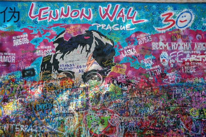 Lennonov zid je simbol ljubezni in miru. FOTO: Lev Furlan Nosan
