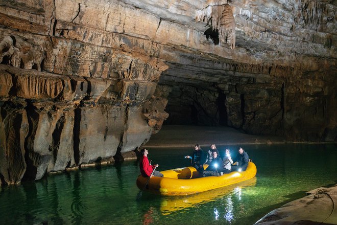 Med najzanimivejšimi aktivnostmi, ki so vključene v program, je obiskovanje manj poznanih podzemnih jam in odkrivanje kraškega podzemlja. Na fotografiji Križna jama.&nbsp;FOTO: Miha Skrt
